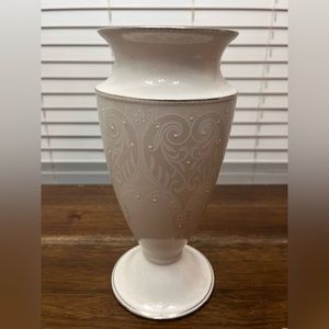 OPAL INNOCENCE BY LENOX VASE